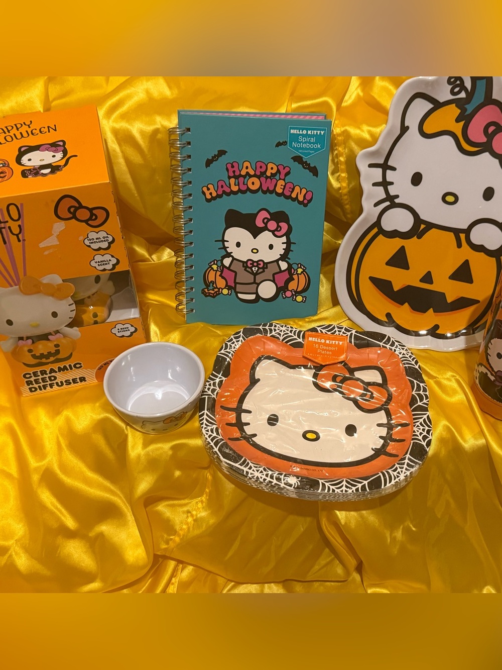 5 piece Bundle-Hello Kitty Halloween-Notebook-Plate-Bowl-Diffuser-plates NEW!